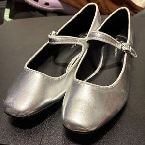 Time and Tru Metallic Silver Ballet Flats